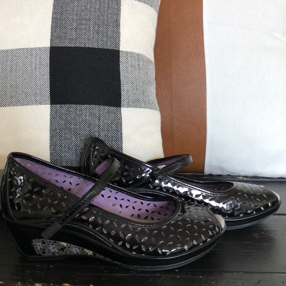 Jambu size 7
